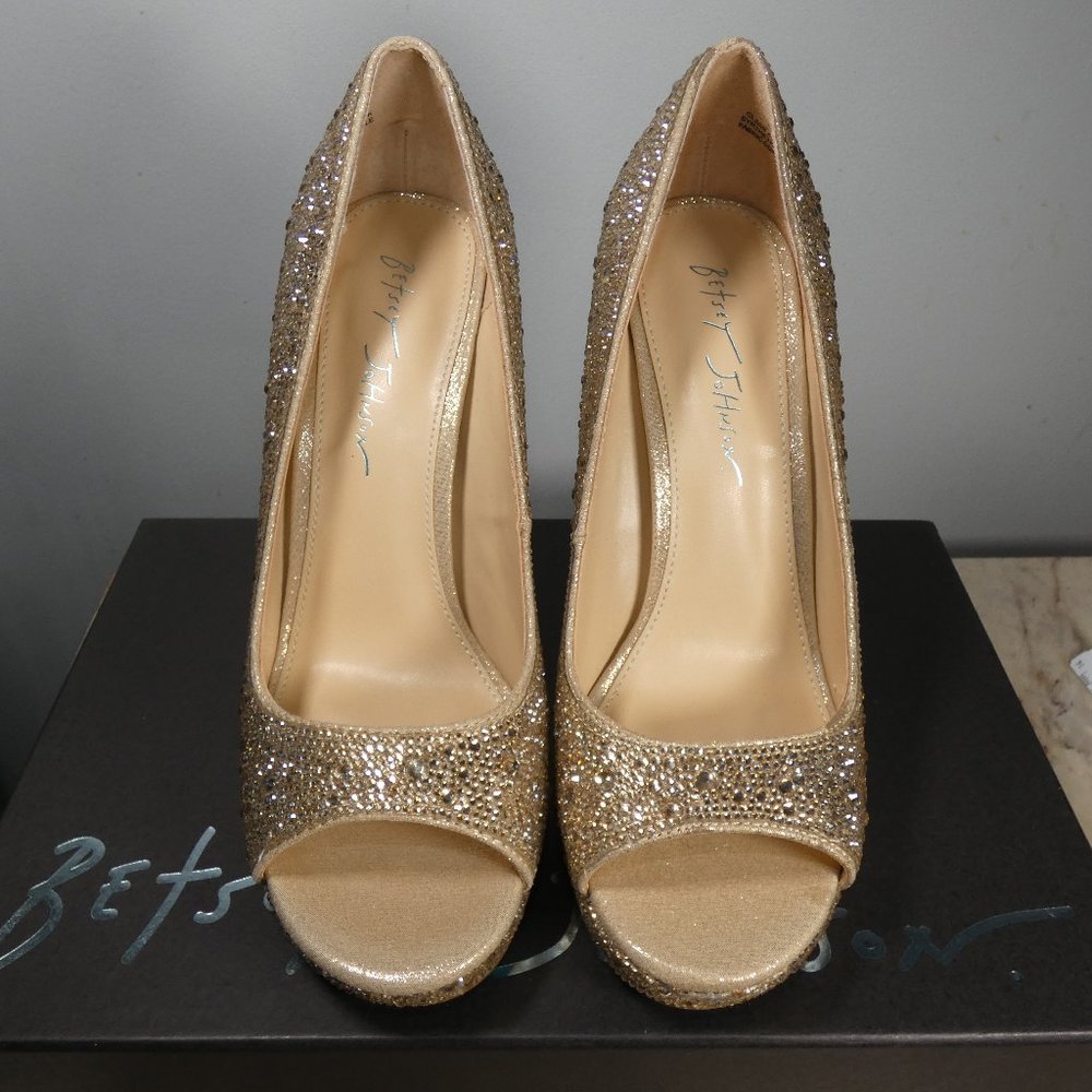 NiB SPARKLING Betsey Johnson Dane Peep Toe Pump, Light Gold, 8.5 - Picture 12 of 16